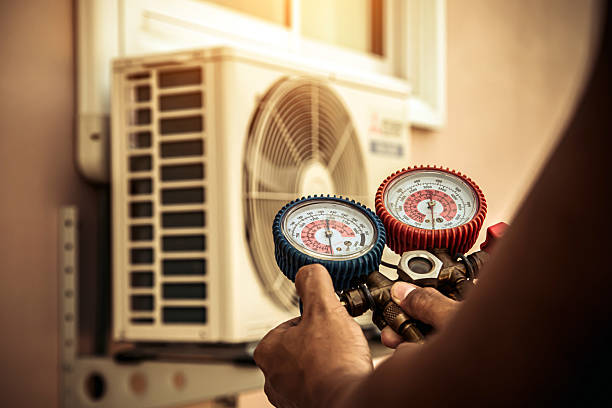 Professional Hvac technician working in Pershing, IN